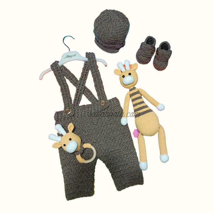 Unisex Gardener Overalls With Giraffe Accessories Unisex Gardener Overalls With Giraffe Accessories