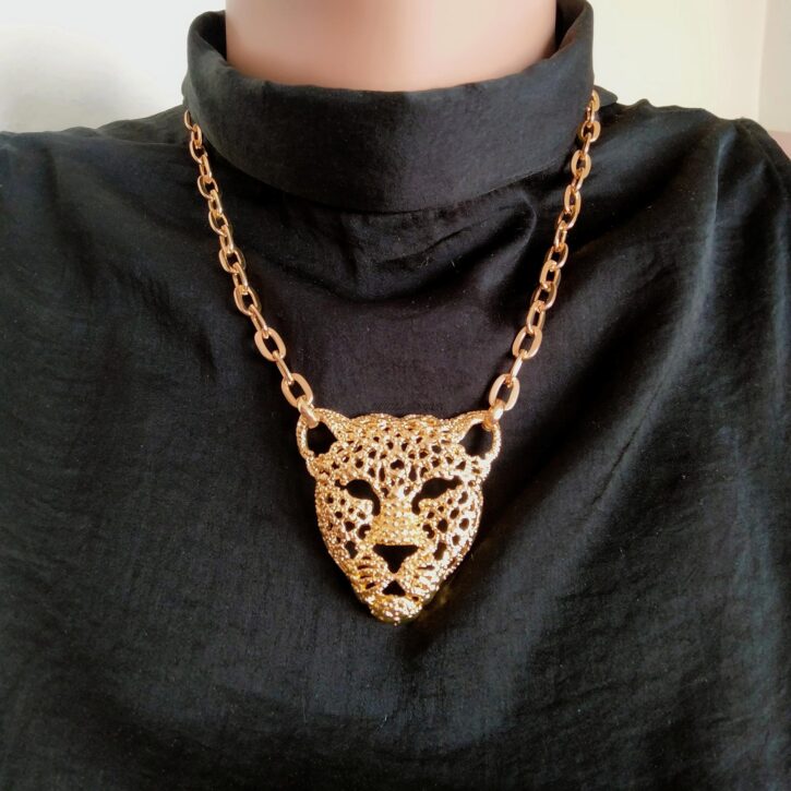 24k Gold-Plated Chain Necklace with 6 cm Leopard Pendant 24k Gold-Plated Chain Necklace with 6 cm Leopard Pendant
